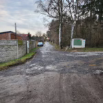 Ulice Na Pěšině, vpravo ulice Na Výsluní, 25. ledna 2025